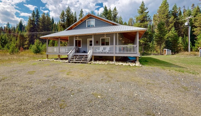 Dog-friendly home and shop with direct river access & yard games - close to town