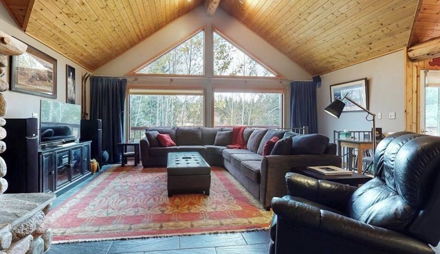 Dog-Friendly Home with Free WiFi, Private Hot Tub, and Great Views - Near Golfing