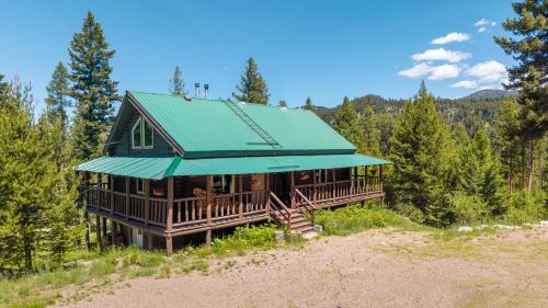 Dog Friendly Mountain Cabin with Hot Tub