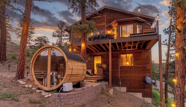 Downtown Bailey Mountain Escape with Sauna, Hot tub and Designated Game Room