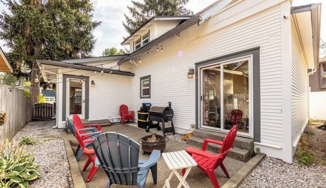 Downtown CDA House with Fire Pit and BBQ