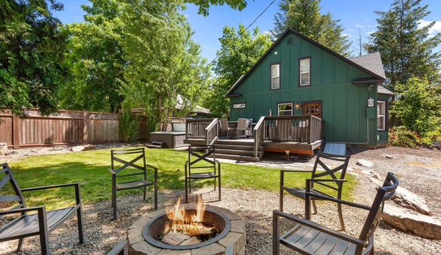 Downtown CDA Retreat – Hot Tub, Deck, & Walk to Lake!