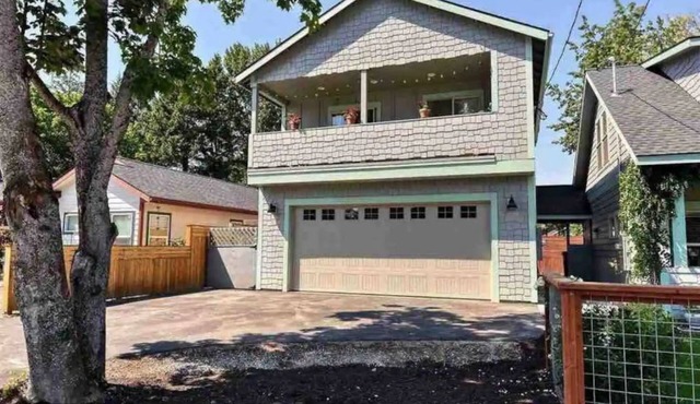 Downtown Charmer - Spacious 1 Bed 1 Bath - Adventure Basecamp