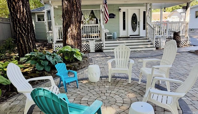Downtown Coeur d’ Alene Charmer- 7 Blocks To Beach!