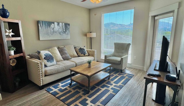 Downtown Condo with Incredible Mountain Views