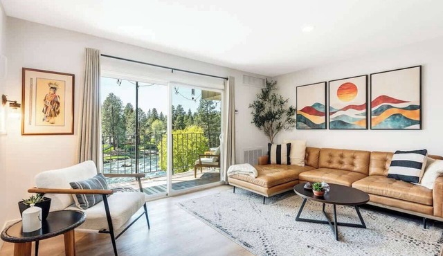 Downtown condo with a view and hot tub access