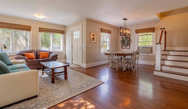 Downtown Farmhouse- Near historic downtown Cody, Pet Friendly, Family Home
