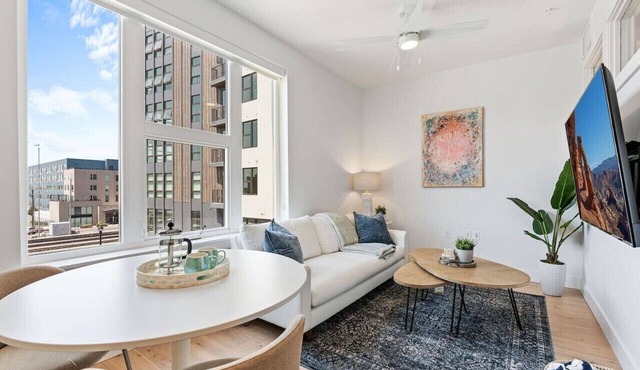 Downtown Luxury 1BD- Pool/Spa/Bowl/Golf/Gym/Parkng