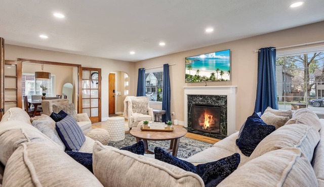 Downtown perfection! Newly updated! Family & Pet Friendly! Sleeps 11!