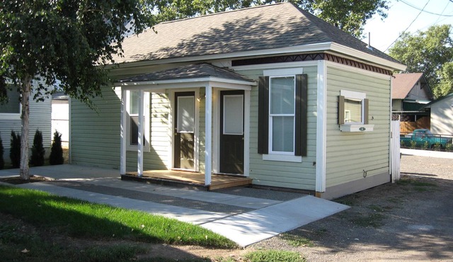 DOWNTOWN WALLA WALLA COTTAGE Long term rates available