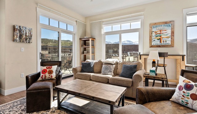 Downtown WP Corner Loft 24 I Huge Hot Tub I Great Views I Bunk Beds I Discounted Attractions