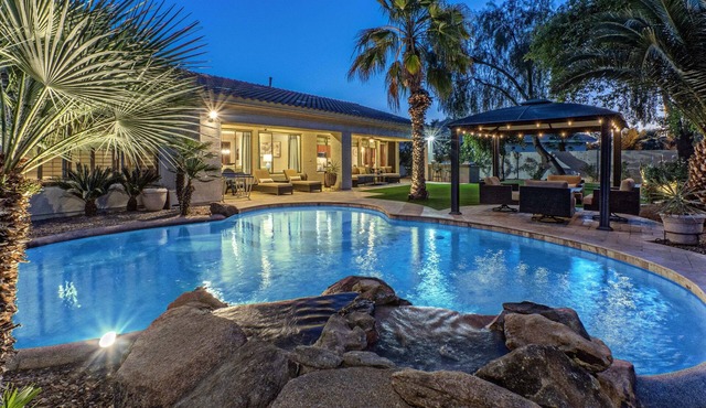 Dream Come True: Pvt Htd POOLw/Waterfall, Covered Patio, Gas Grill & Fire Pit