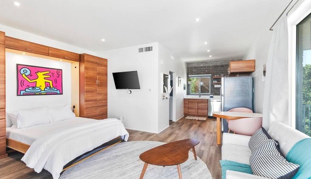 DTPH Modern Designer Studio - Pool & Parking - in Phoenix