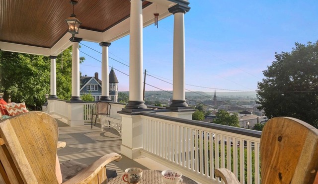 Dubuque's Front Porch~Historic Charmer~Walk Downtn