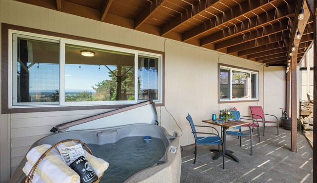 Dundee Hills Horizon | 2BR Suite, Hot Tub & Views