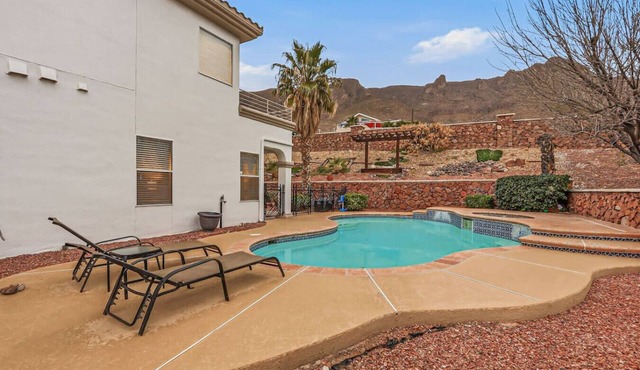 Eagle Point Mountain View Retreat w Pool in El Paso