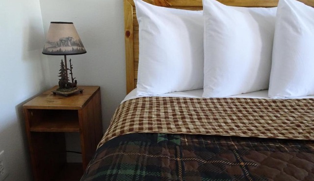 Eagle's Nest Motel