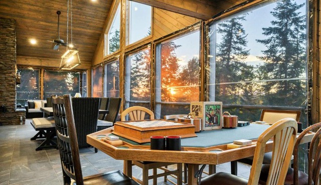 Eagles Nest River View Dome Hot Tub & Swim Pond