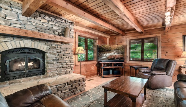 Eagles Perch Pool Cabin