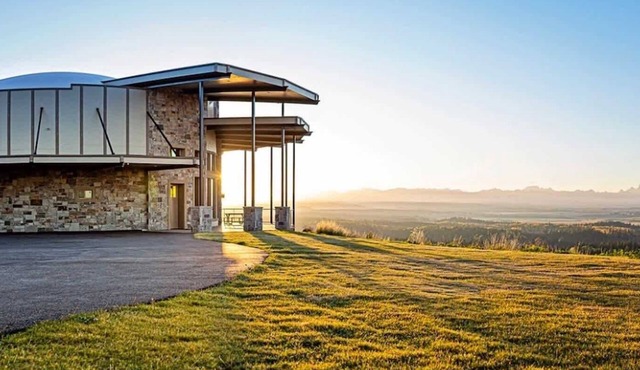 East Ultimate Retreat- 1 hr to Yellowstone- Hot tub+Theater+Pool Table+Air Hockey+Shuffleboard+GameRoom+SecretKidsRoom+TetonViews