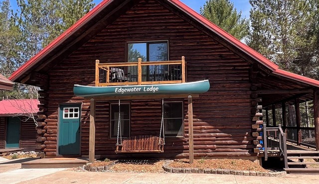 Edgewater Lodge: Riverfront Family Fun in Grayling