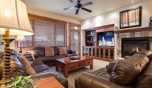 EL5110 | Private Hot Tub | 4 Pools | Air Chilling | Close to Skiing