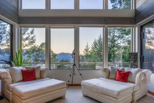 Elegant Water View, Walk to Moran State Park