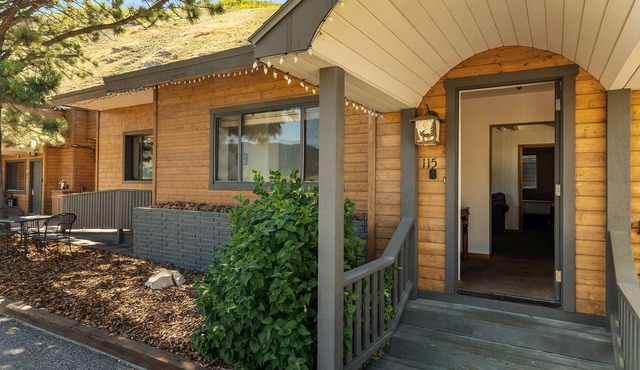 Elk Refuge Inn