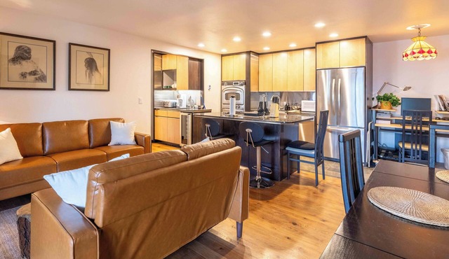 Elkhorn Retreat: Condo with Pond Views, Pool & Pet-Friendly
