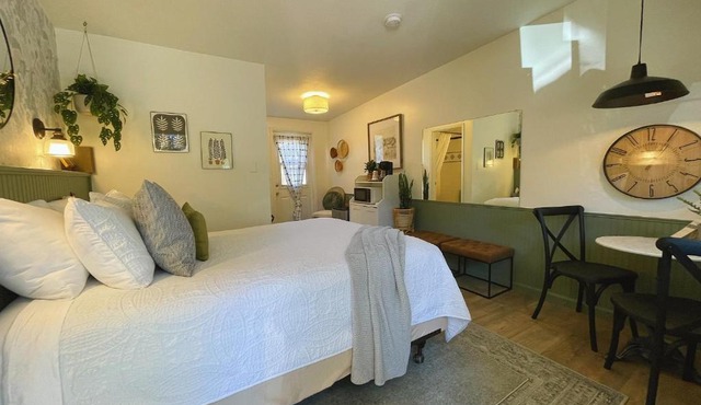 Emerald Valley Inn