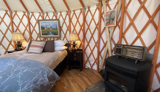 Enchanting 1-bedroom Yurt "Here We Have Idaho" in Ririe, sleeps 4