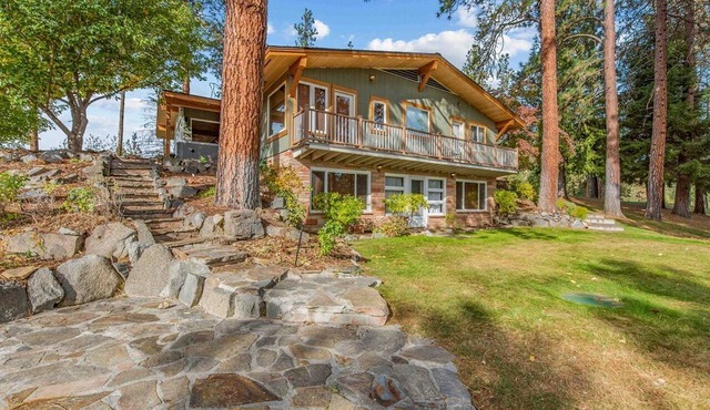 Enchanting Cabin Rental with Private Hot Tub, Heated Stone Floors, and Stunning Views near Leavenworth, Washington