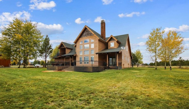 Enchanting Donnelly Home w/Acreage & Nice Deck!