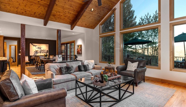 Endless Retreat w/ Indoor & Outdoor Living, Views, Priv. Hot Tub | Abode at Sleeping Indian