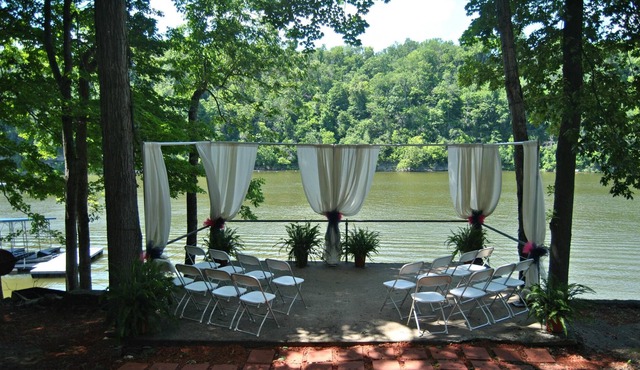 Enjoy A Lakefront Retreat! Peaceful, with beautiful views of the lake!