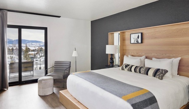 Enjoy Scenic Mountain Romance in Our Lodge-Style Suites w/Hot Tub - Pets!