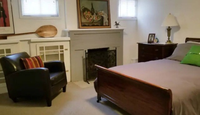 Entire basement apartment, Prime location!