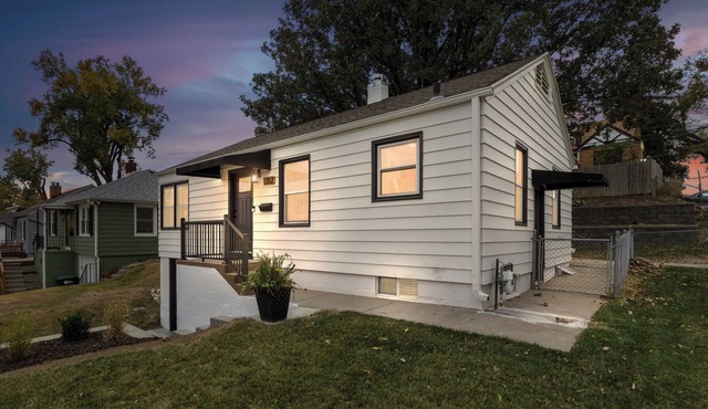 Entire Home in midtown Aksarben. Quiet and private!