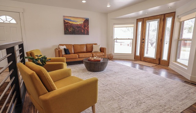 Entire House Between Zion & Bryce w/Hot Tub!