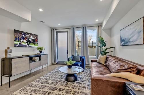 Euphony - Designer Furnishings - 5 mins to Broadway