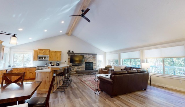 Fairway Retreat with Access to Exclusive Golf