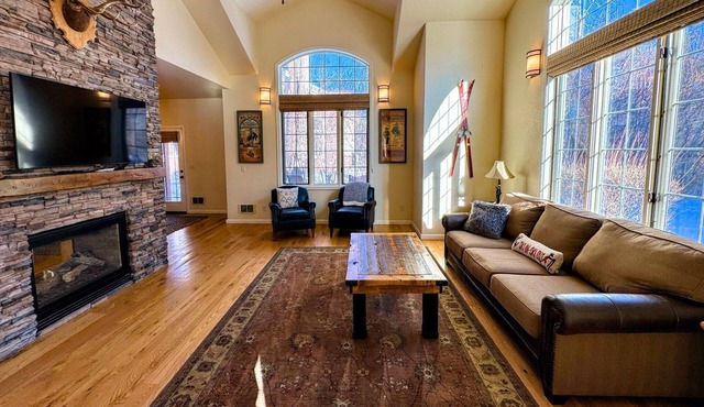 Family Condo on Ski Hill Road 12 minutes to Grand Targhee