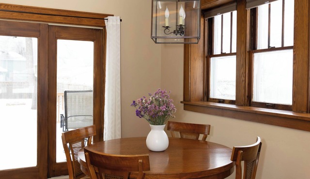 Family Friendly 3 bed 2 bath house close to downtown and greenway! Sleeps 5!