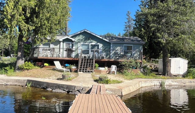 Family friendly 3-bedroom lake front cabin in Newport with a private dock