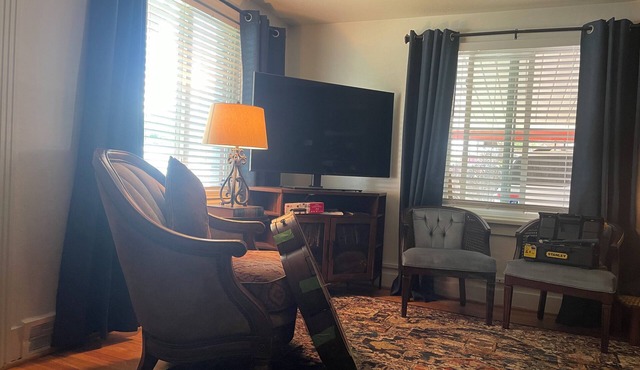 Family-friendly 3 bdrm, office, large open kitchen with dining area & library.