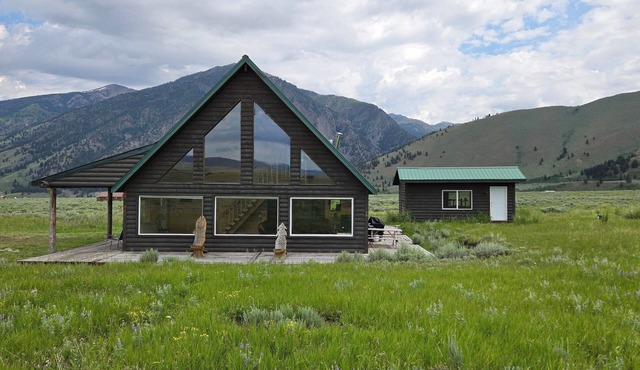 Family friendly cabin close to Yellowstone National Park and Madison River