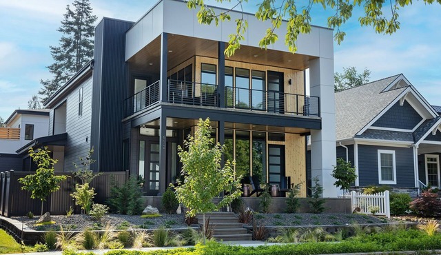 Family-Friendly Downtown Luxury Villa Hot Tub Walk To Lake
