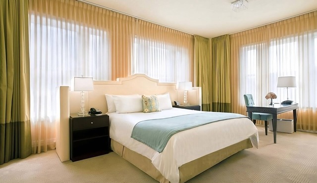 Family Friendly Suite Near Washington Park - 2.2 mi | Pet Friendly | Parking