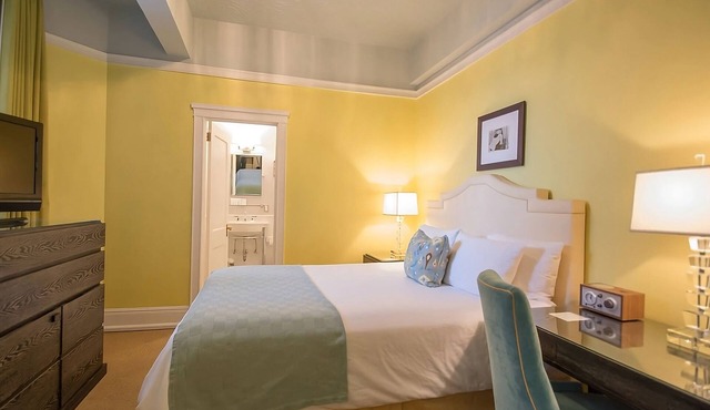 Family Getaway | 2 Chic Units | Pets Allowed | Near Washington Park - 2.2 mi