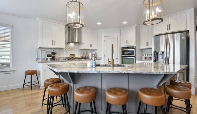 Family groups, hot tub, sleeps 16, 6br4ba, firepit